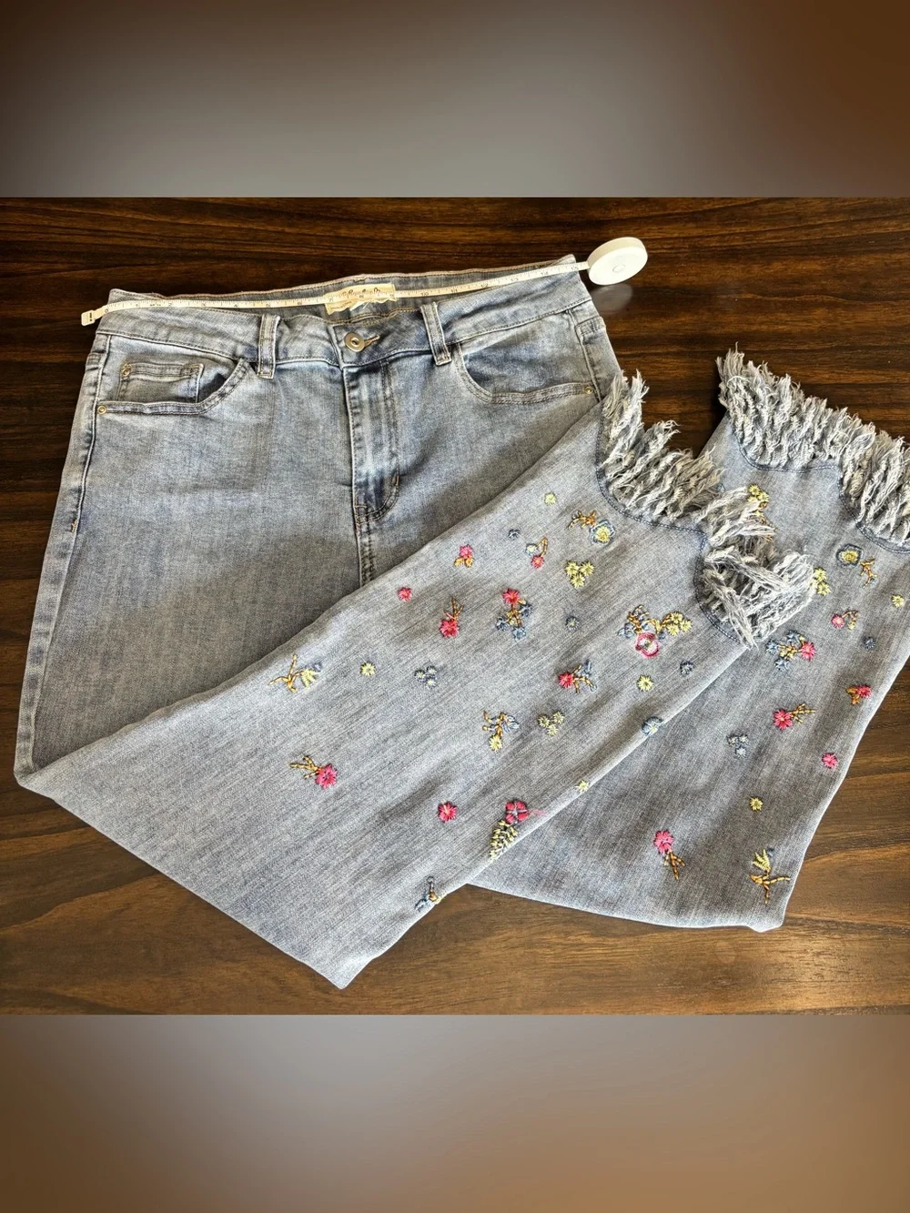 Charlie B Embroidered Fringe Hem Crop Jeans Floral Boho Size 10 - Picture 3 of 9